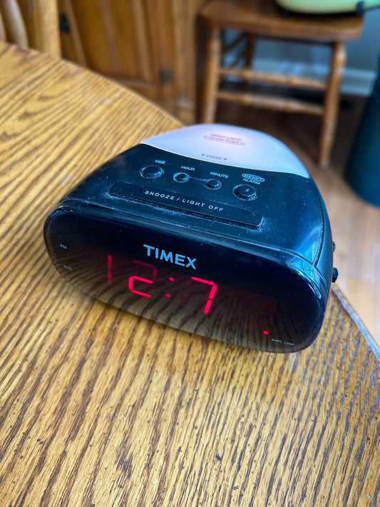 Great Condition Timex Dual Alarm Clock T118B w/ LED Night Light & Battery Backup