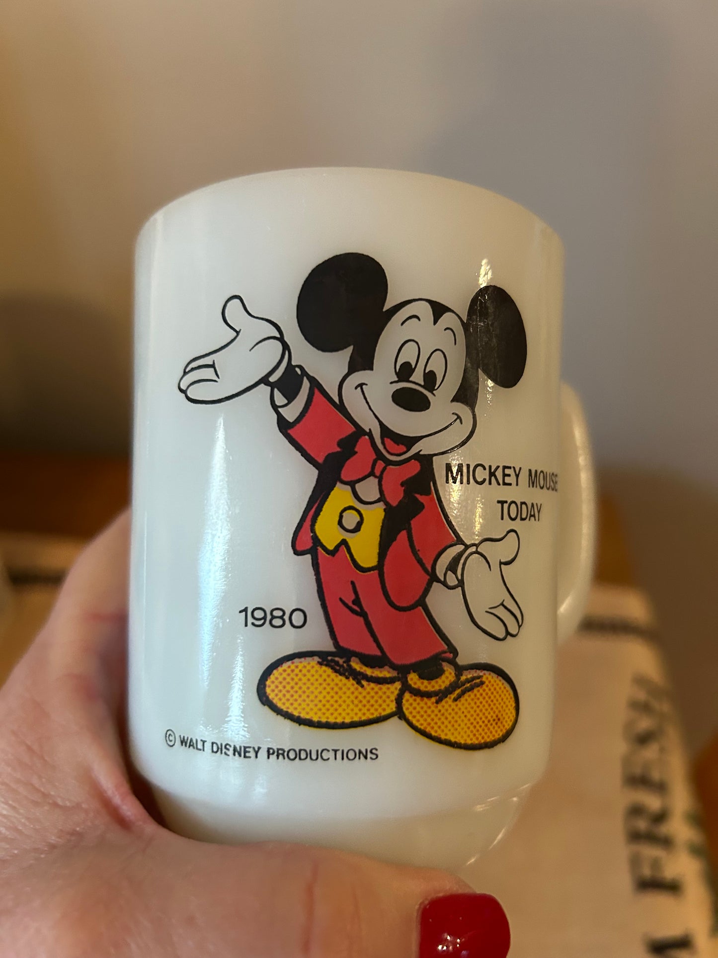 VTG FIRE KING ANCHOR HOCKING MICKEY MOUSE MILK GLASS MUG