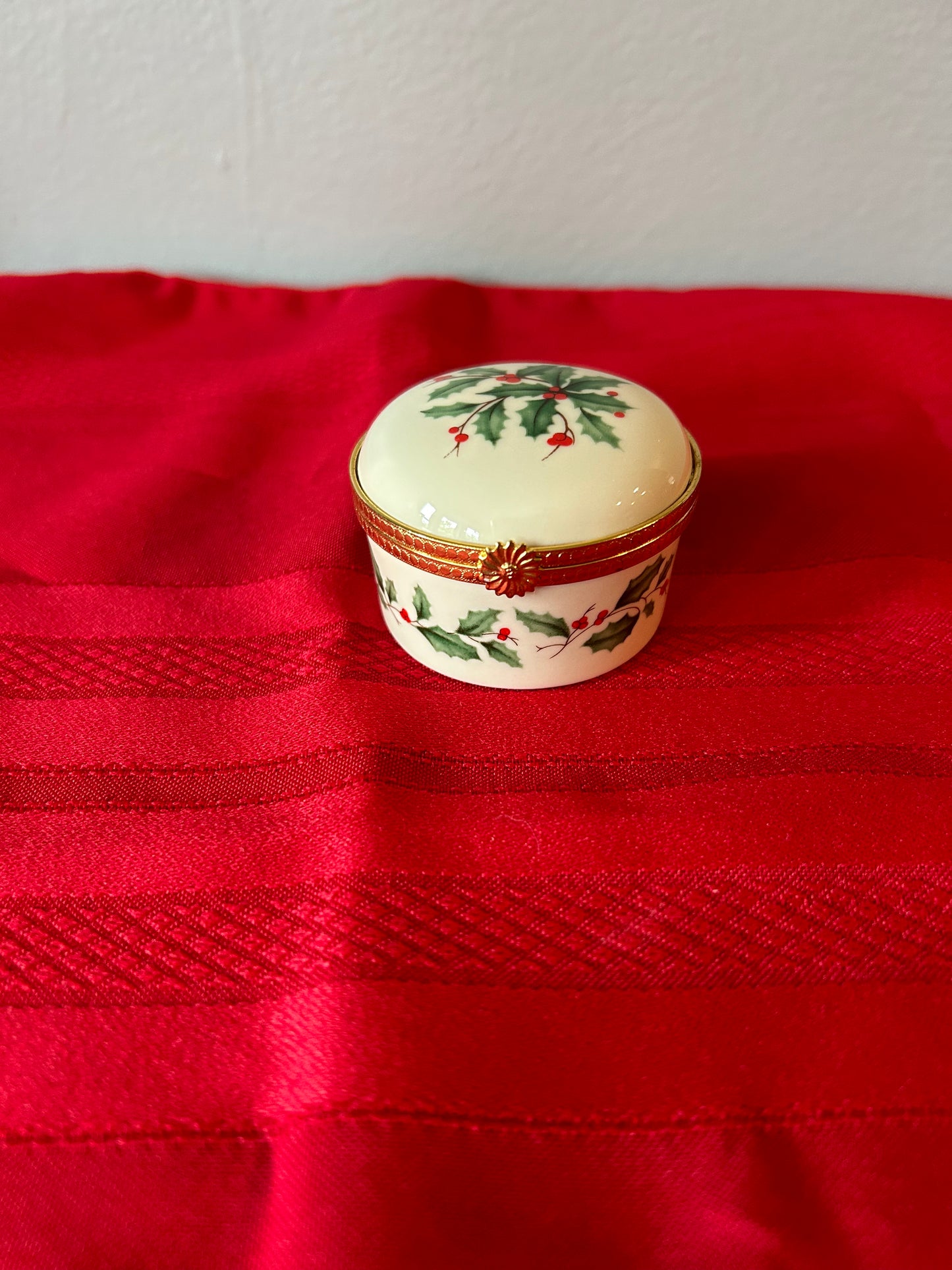 Lenox Holly Berry Hinged Box Ring Christmas Porcelain Keepsake Trinket