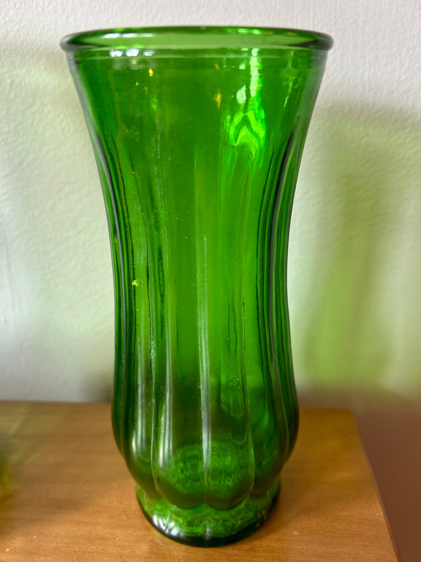 Lot Of Vintage Emerald Green Glass Flower Vases Hoosier, Anchor Hocking