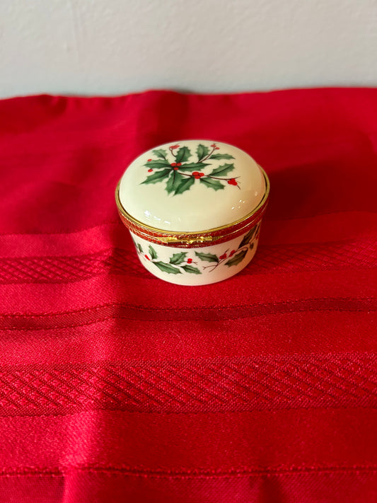 Lenox Holly Berry Hinged Box Ring Christmas Porcelain Keepsake Trinket