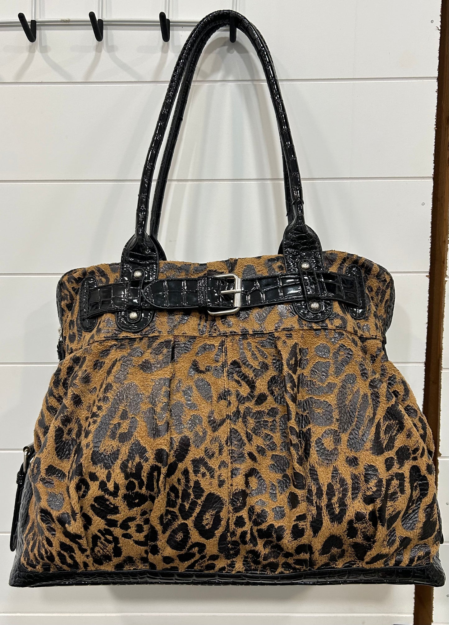 Isabella’s journey Cheetah, Belted Design Faux Alligator Trim purse