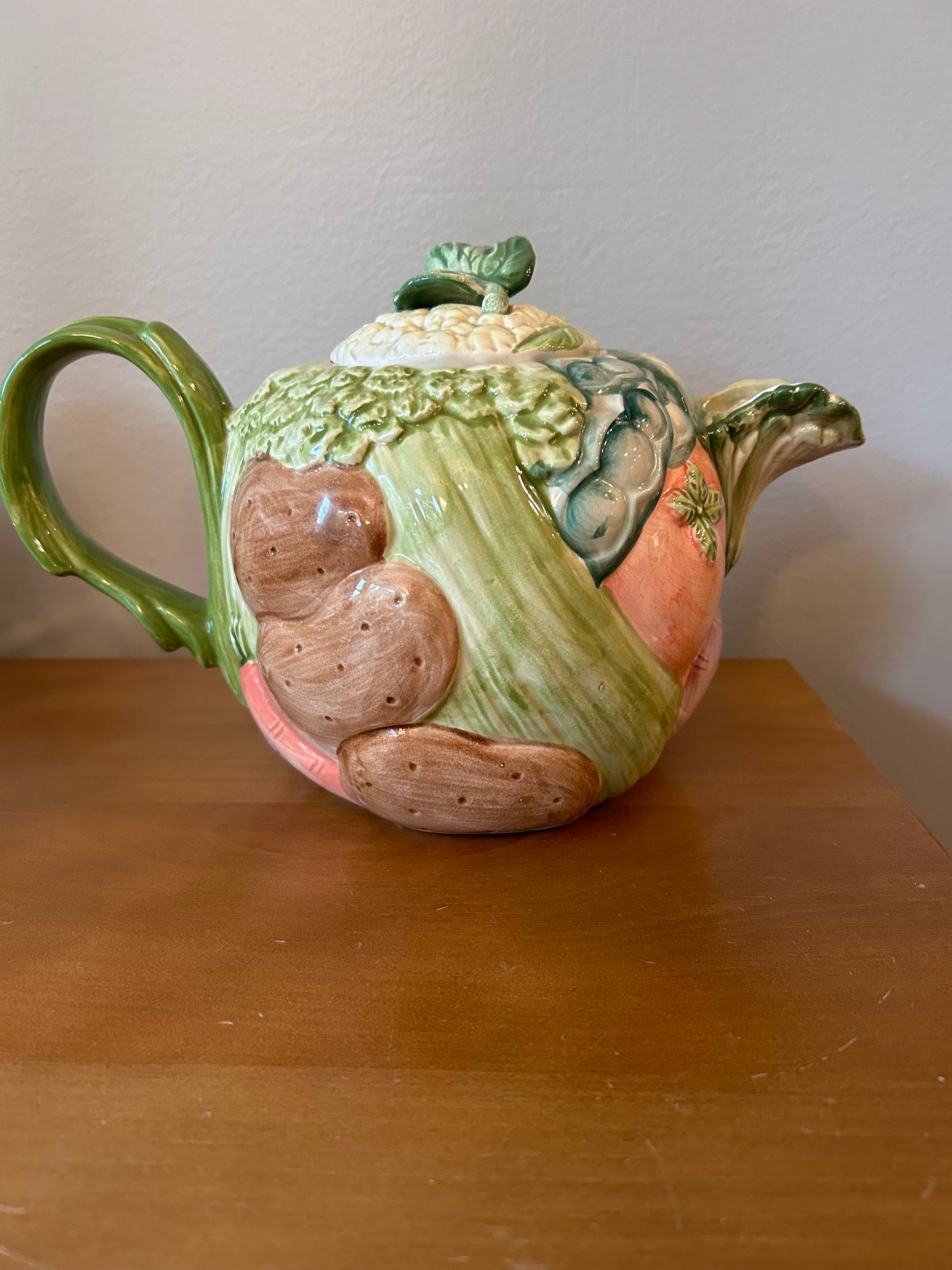 VINTAGE 1986 FITZ & FLOYD Vegetable Garden Teapot Pitcher Ceramic, 1 1/4 QT