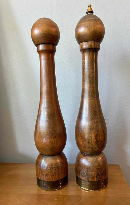 Salt And Pepper Mill Wood And Brass Trim Grinder And Shakers