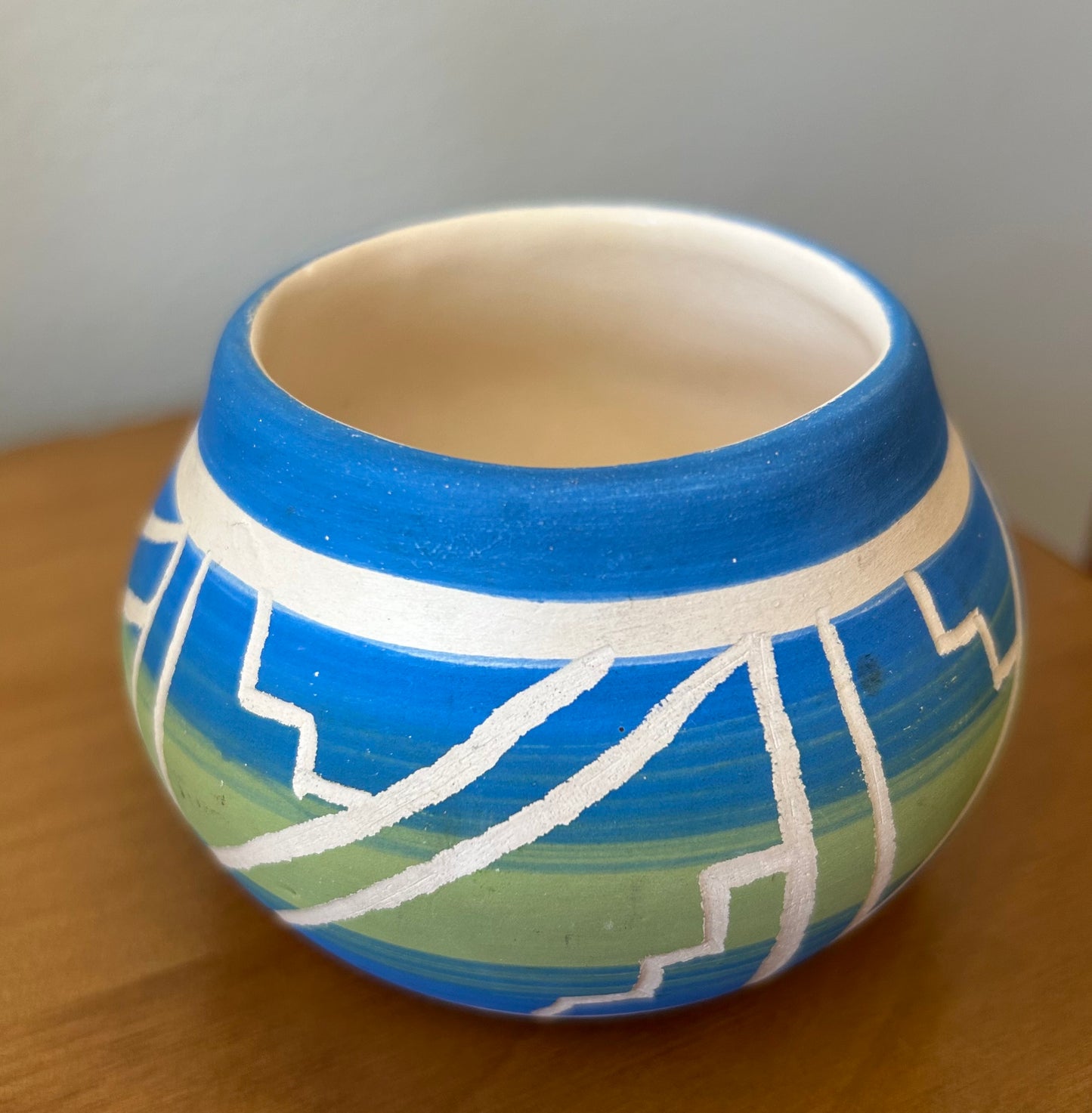 Ute Mountain Tribe-Native American-White Blue Green Pottery Pot/Bowl L. Beuay