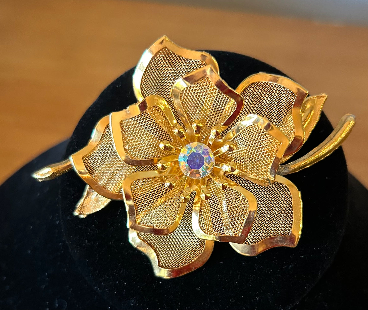 Vintage Gold Mesh Flower with Mesh Petals Brooch