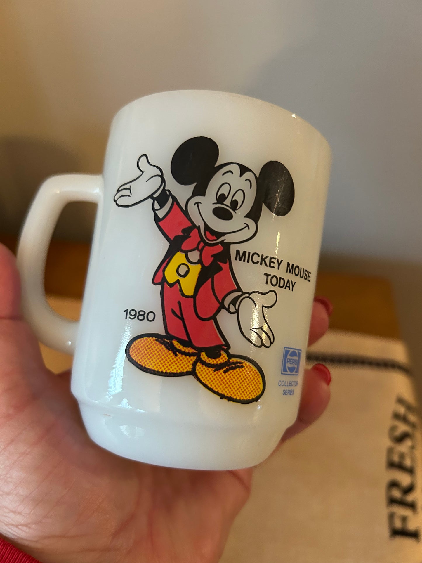 VTG FIRE KING ANCHOR HOCKING MICKEY MOUSE MILK GLASS MUG