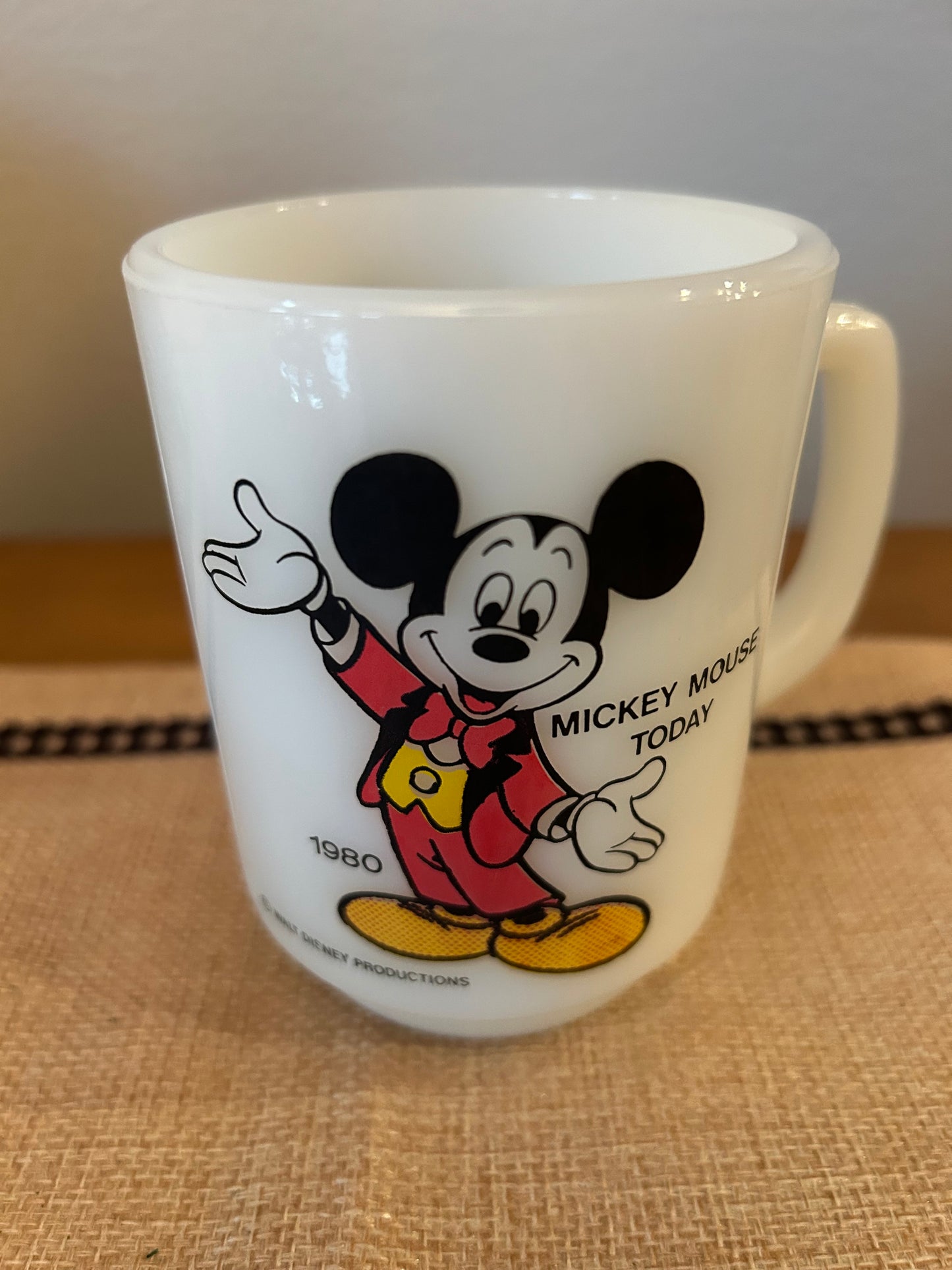 VTG FIRE KING ANCHOR HOCKING MICKEY MOUSE MILK GLASS MUG