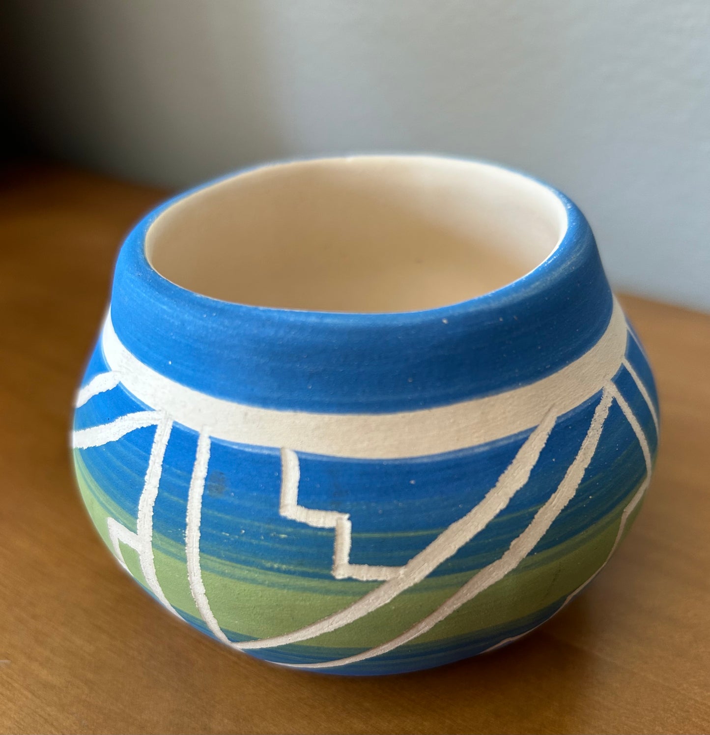 Ute Mountain Tribe-Native American-White Blue Green Pottery Pot/Bowl L. Beuay