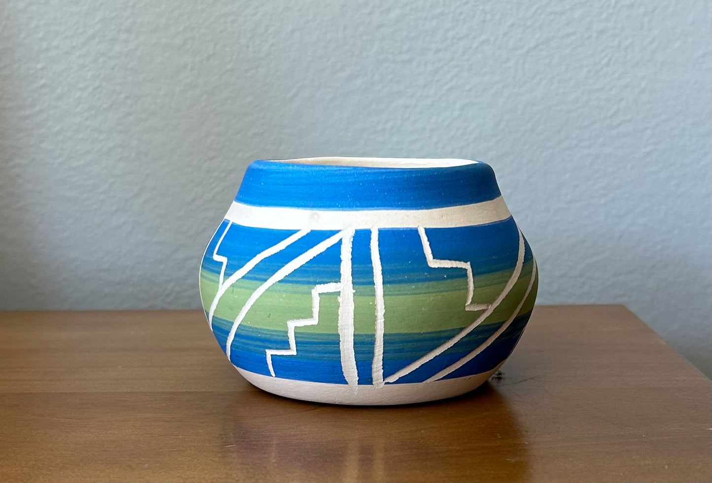 Ute Mountain Tribe-Native American-White Blue Green Pottery Pot/Bowl L. Beuay