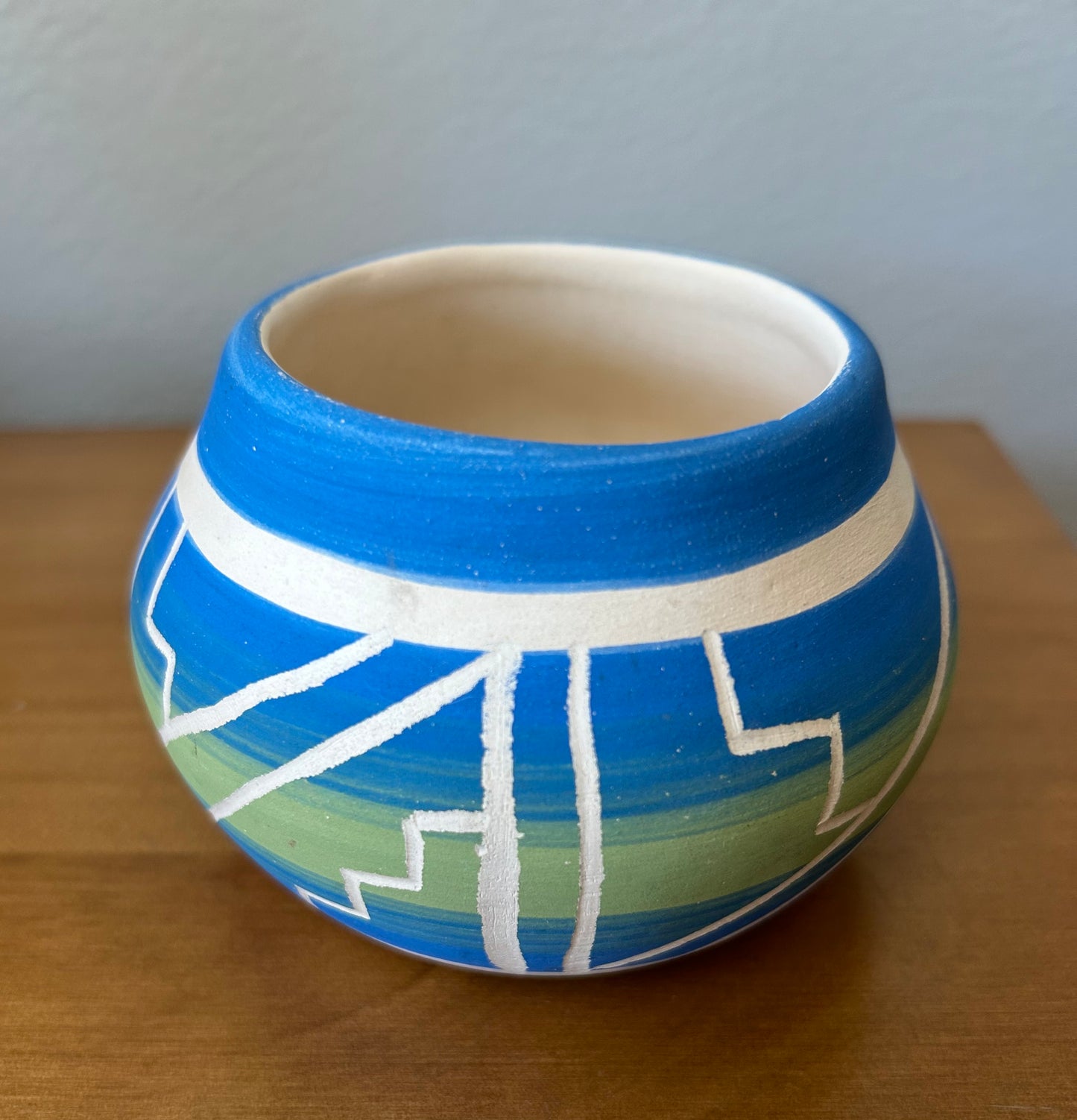 Ute Mountain Tribe-Native American-White Blue Green Pottery Pot/Bowl L. Beuay