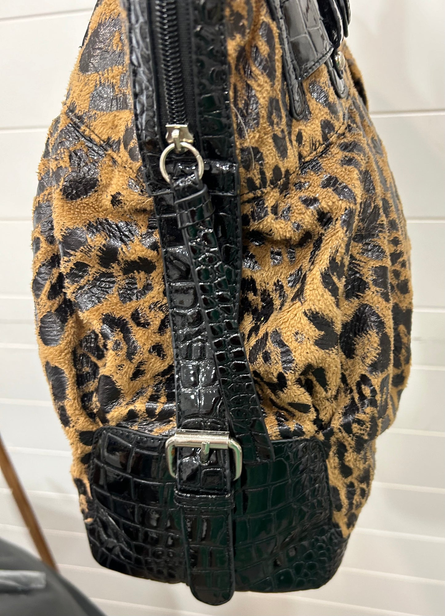 Isabella’s journey Cheetah, Belted Design Faux Alligator Trim purse