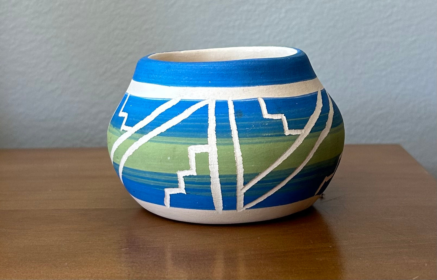 Ute Mountain Tribe-Native American-White Blue Green Pottery Pot/Bowl L. Beuay