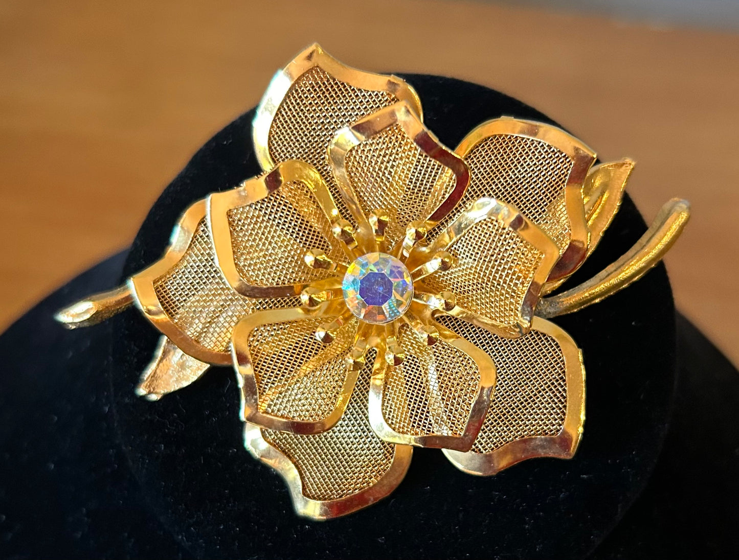 Vintage Gold Mesh Flower with Mesh Petals Brooch